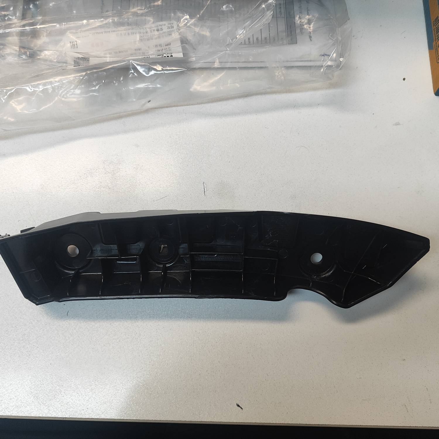 براکت جلو راست آریزو 6 GT کد فنی : 602002180AA