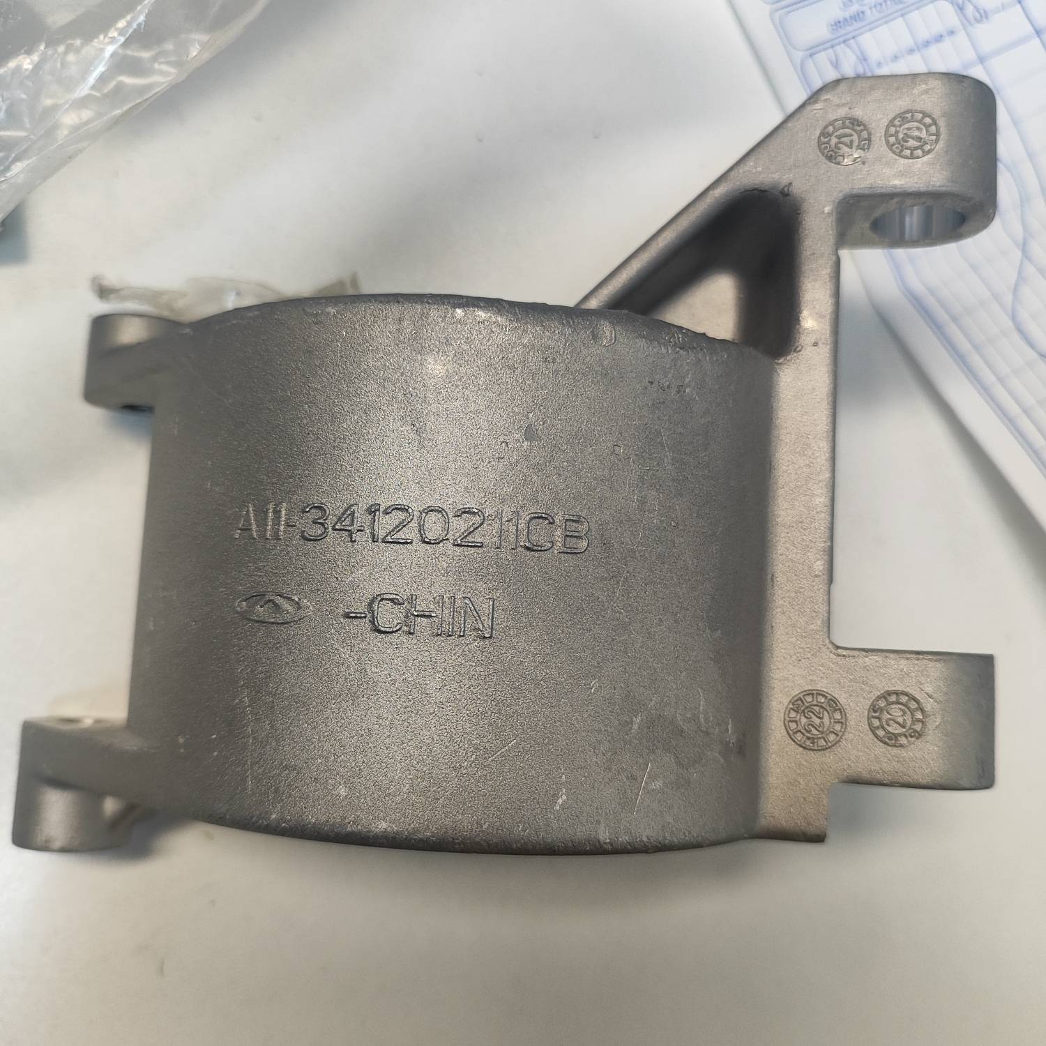 پایه نگه‌دارنده دوم پمپ هیدرولیک MVM 315 , 315New , 315s کد فنی : A11-34120211CB